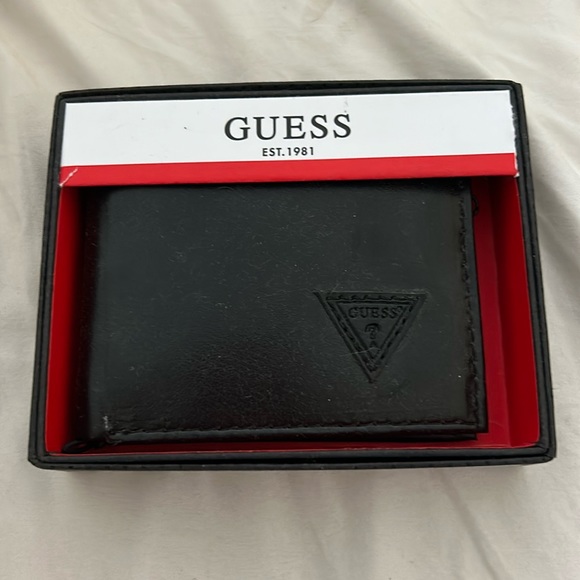 GUESS,MEN’S WALLET, BLACK, TRI FOLD,  9 CREDIT CARD HOLDER,4 HIDDEN COMPARTMENT - Picture 1 of 6